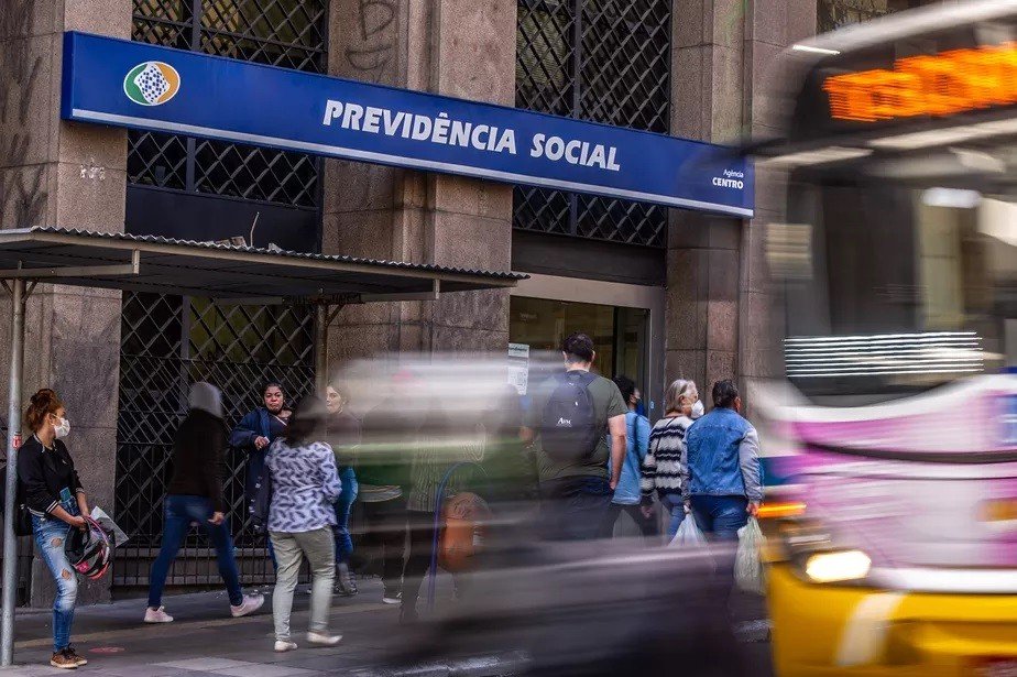 Governo autoriza concurso público com 1,7 mil vagas para INSS e Receita Federal