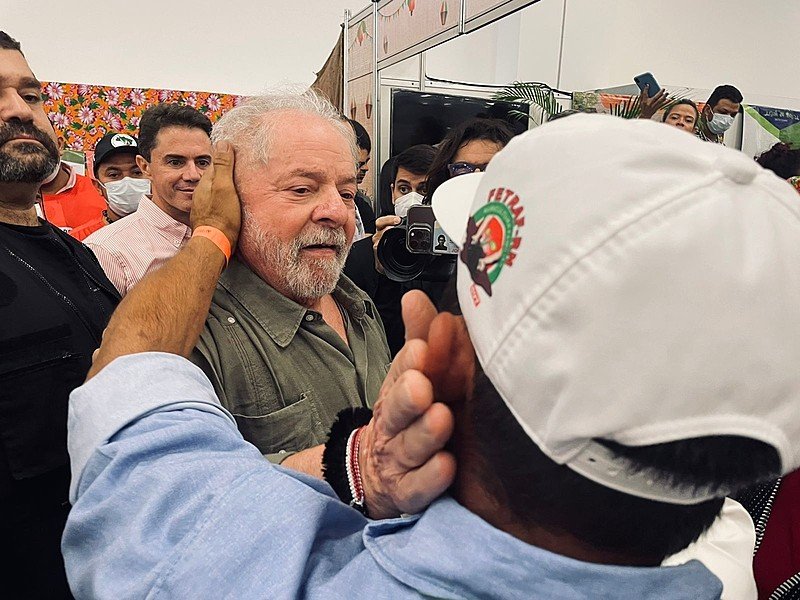 Agricultores recebem visita de Lula à Fenafes: 