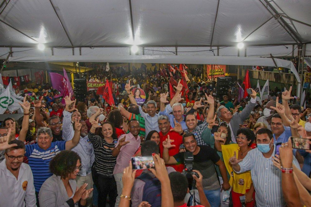 'Não adianta tentar pegar carona em nosso trabalho em Salvador