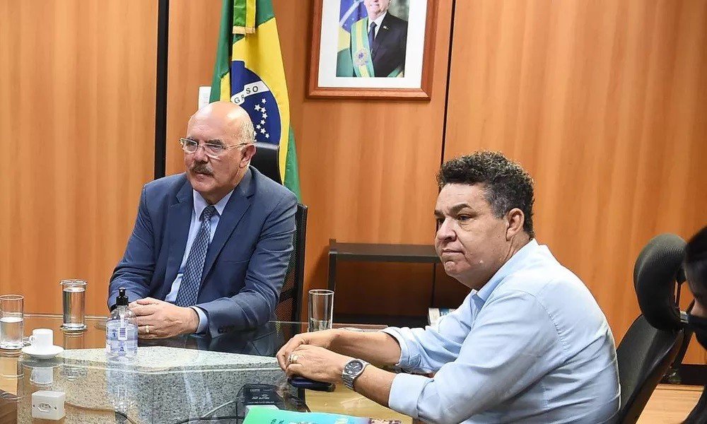 PF cumpre prisão do ex-ministro Milton Ribeiro e pastores lobistas sobre suspeitas de corrupção no MEC