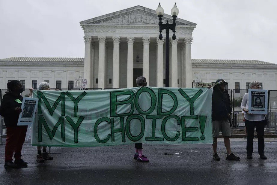 Suprema Corte dos EUA derruba direito legal ao aborto