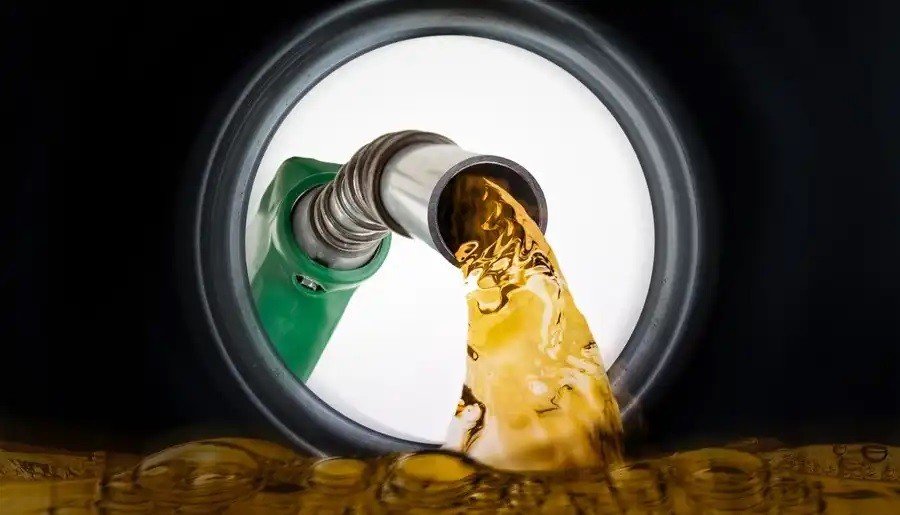 Bolsocaro: litro do diesel supera R$ 8 em 23 estados brasileiros