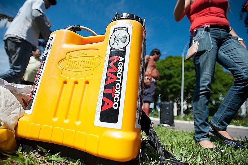 Pacote do Veneno é retrocesso em legislação já permissiva para agrotóxicos, diz relator da ONU