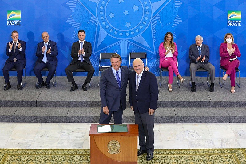 Oposição fará denúncia ao STF e quer afastar Bolsonaro após suspeita de interferência na PF