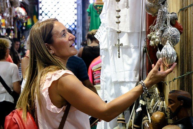Turistas chegam em dois navios e incrementam comércio