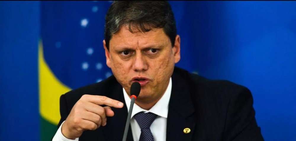 Ministério Público pede investigação sobre mudança de domicílio eleitoral de Tarcísio de Freitas