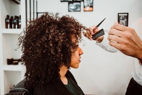 Prefeitura de Alagoinhas abre incrições para o Curso de Redefinição, Corte e Finalização de Cabelos Afros