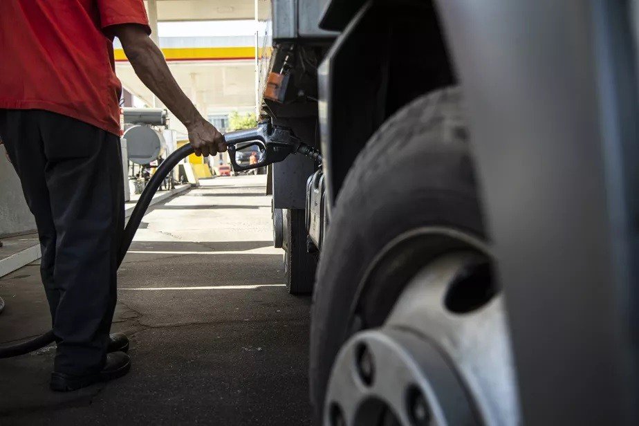 Gilmar Mendes dá 24 horas para acordo entre governo e estados sobre ICMS dos combustíveis