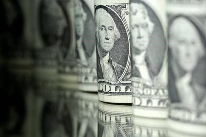 Dólar salta a R$3,42, maior nível desde fim de 2016, com cena eleitoral