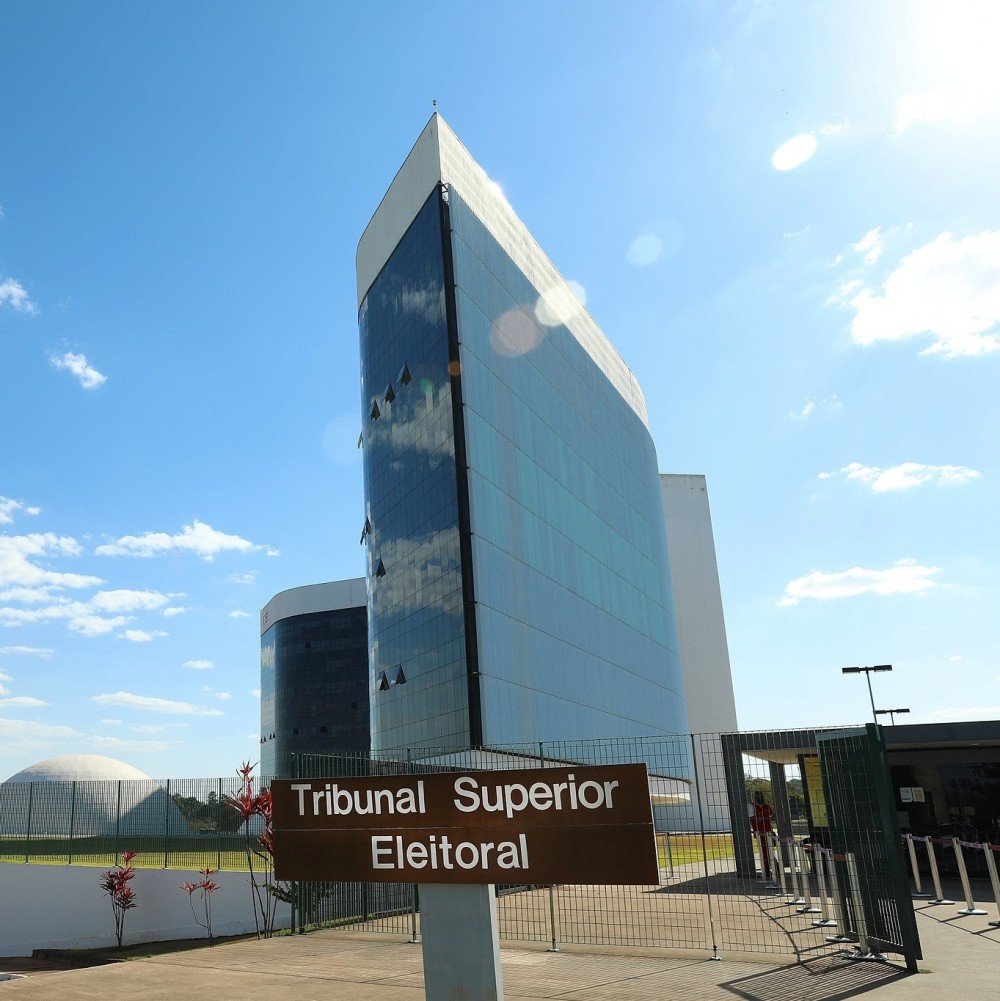 FGV: Quase 30% da população recebia menos de R$ 500 por mês em 2021