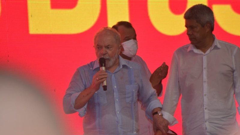 Em ato com mais de 20 mil pessoas, Lula volta a reafirmar apoio a Jerônimo