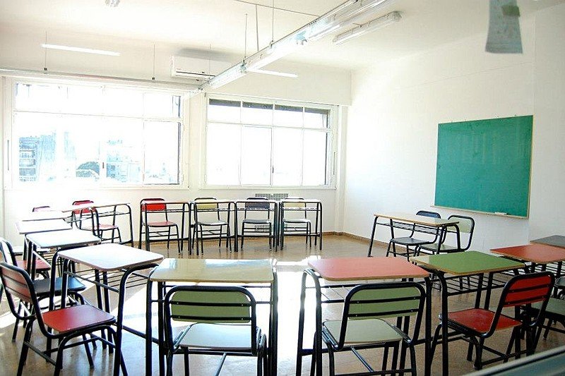 Maioria da população brasileira defende discussão sobre racismo e educação sexual nas escolas