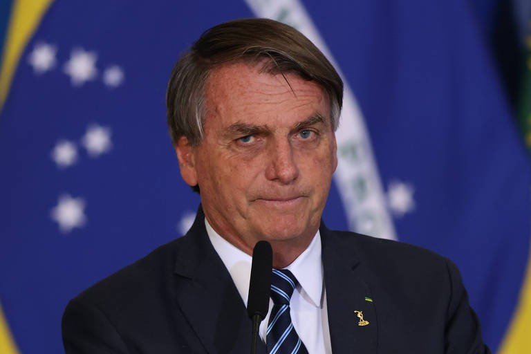Visando as eleições, Bolsonaro obriga postos a exibirem preços dos combustíveis antes e depois de teto para ICMS