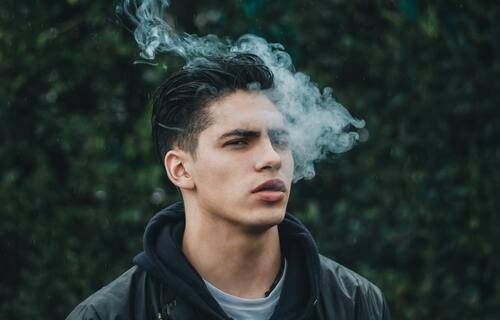 Anvisa recomenda que proibição da venda, importação e propaganda de cigarros eletrônicos seja mantida no país