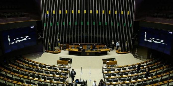 Câmara aprova PEC que proíbe União de impor gasto para estados sem prever fonte de receita