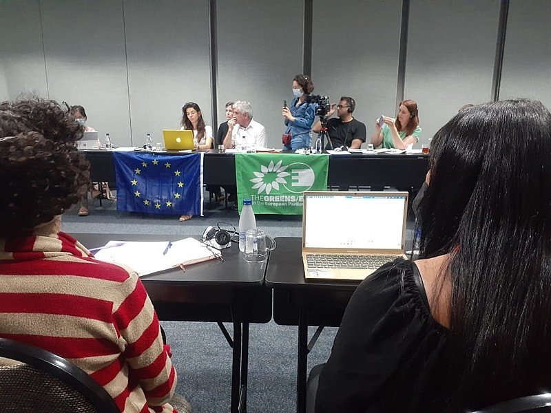 Eurodeputados discutem agrotóxicos que Europa proíbe para si mesma, mas exporta para o Brasil