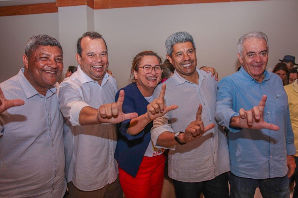 Em Jequié, Jerônimo reúne 24 prefeitos da região em almoço com presença de Rui Costa