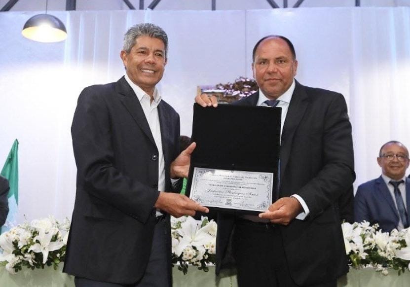 Jerônimo recebe título de cidadão em Conceição do Almeida e destaca força de prefeitos e vereadores