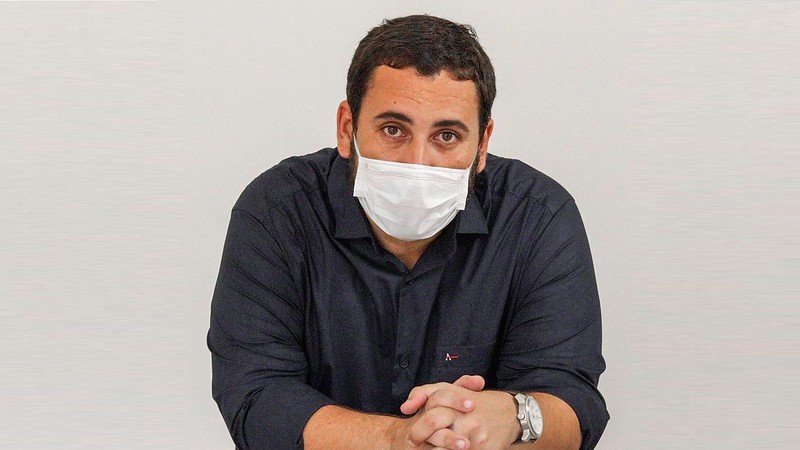 Éden responde a insinuação de ACM Neto: “Vai vestir vermelho e colocar a estrela no peito?”