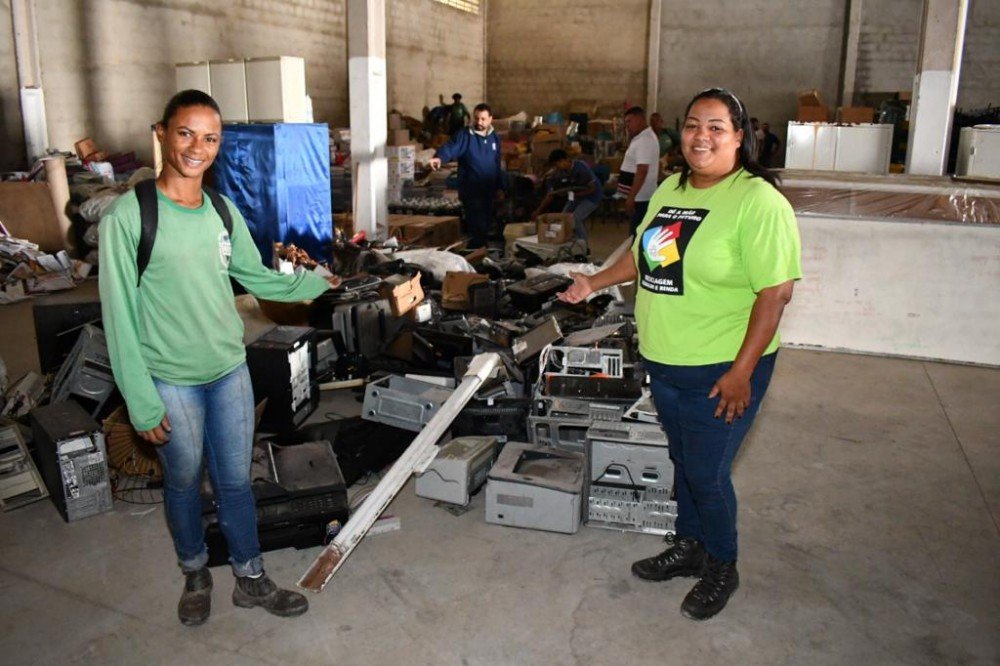Prefeitura doa bens inservíveis para cooperativas de reciclagem