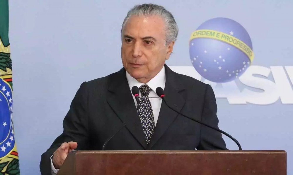 Golpista e traidor Michel Temer tenta rebater Dilma e é esculachado nas redes