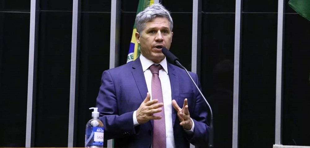 Arthur Lira virou cabo eleitoral de um presidente delinquente, diz Paulo Teixeira