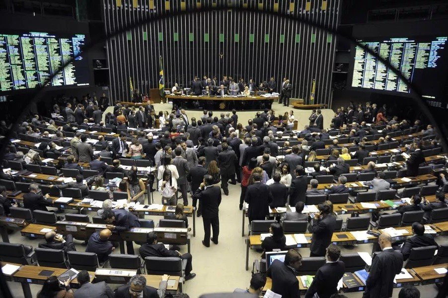 Em nova manobra, Congresso dribla regra para liberar emendas em ano eleitoral