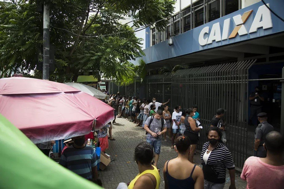 Governo pagou auxílio emergencial a 135 mil mortos, aponta CGU