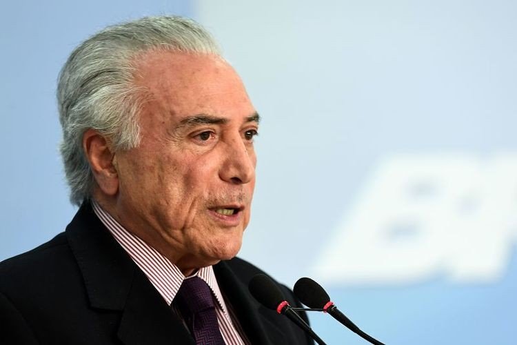 Temer é vaiado na convenção do próprio partido