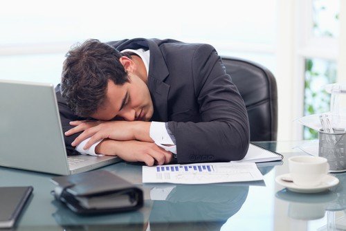 Dormir no trabalho é a solução para a produtividade?