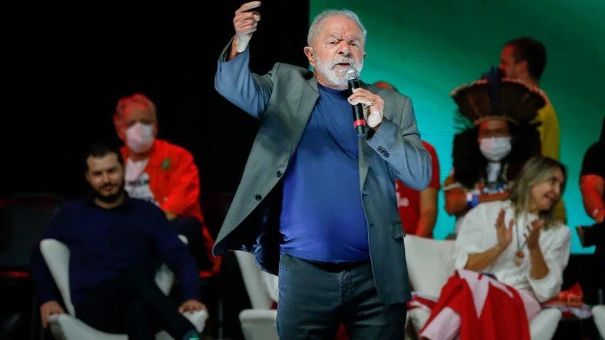 Lula sobre isolamento de Bolsonaro: 