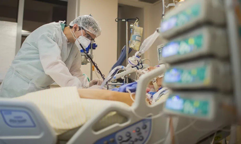 Projeto que obriga planos de saúde a cobrir tratamentos fora do rol da ANS é aprovado pela Câmara