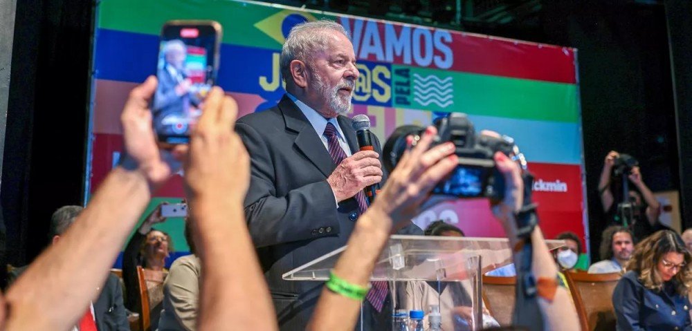 Vitória de Lula interessa até à direita, diz correspondente internacional Lúcia Guimarães