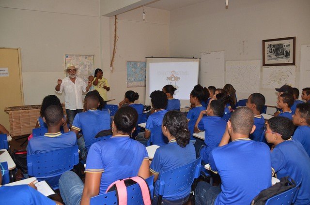 Litho Silva apresenta “Alagoíndio, o Negro da Terra” aos estudantes de Alagoinhas em debate sobre identidade cultural
