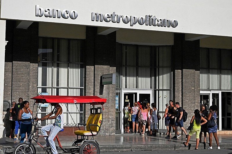 Cuba aplica nova política econômica, desvalorizando o câmbio peso-dólar em 500%