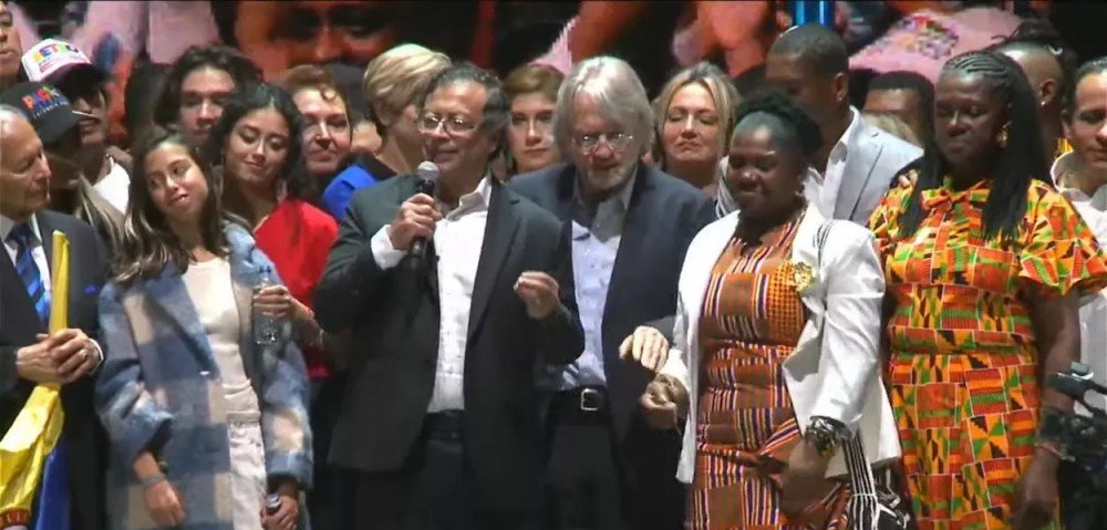 Bolsonaro se nega a ir à posse de Gustavo Petro, presidente democrático e progressista eleito da Colômbia