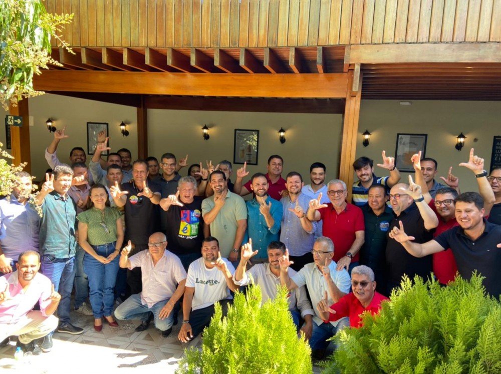 Prefeitos do Sudoeste se reúnem com Caetano para alinhar estratégias para campanha de Jerônimo