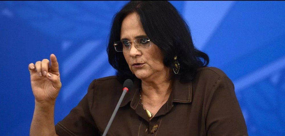 Internautas cobram cassação do registro de Damares por fake news criminosa contra Lula