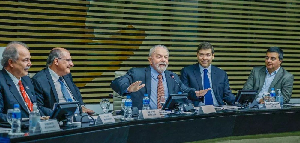 Promessa de normalidade pode trazer elite de volta para Lula, aponta Bernardo Mello Franco