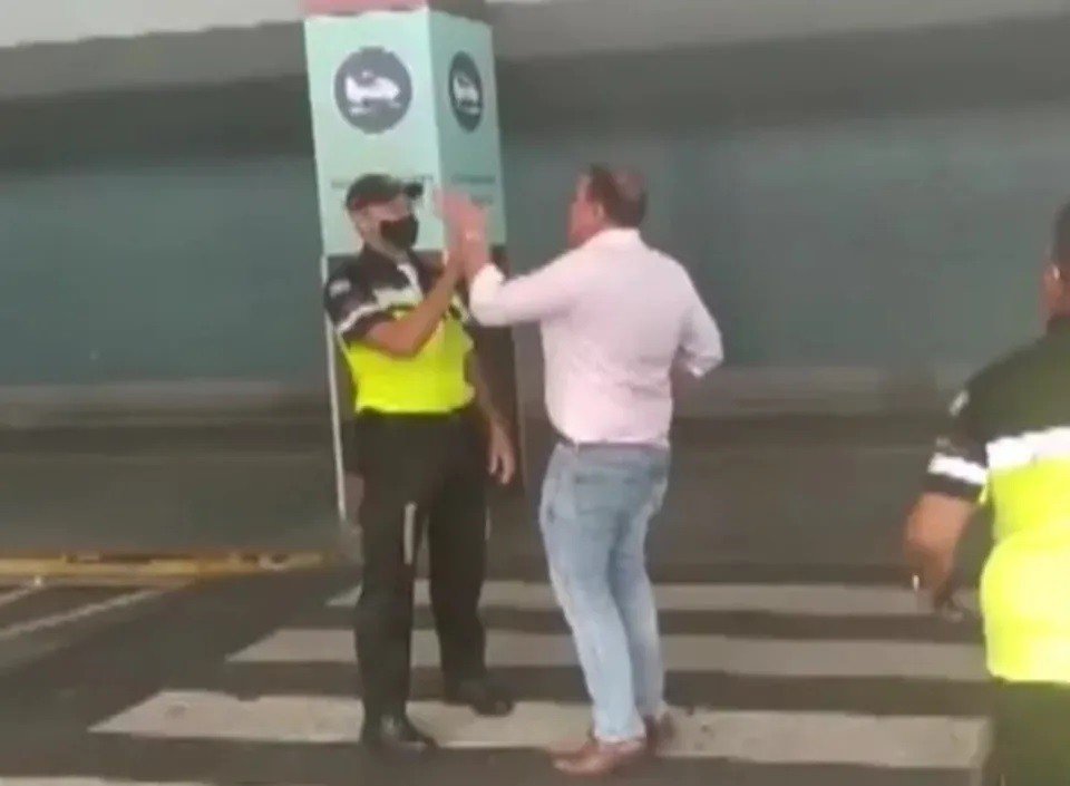 Deputado João Carlos Bacelar discute com agentes de trânsito em Salvador; servidor diz que foi agredido por parlamentar