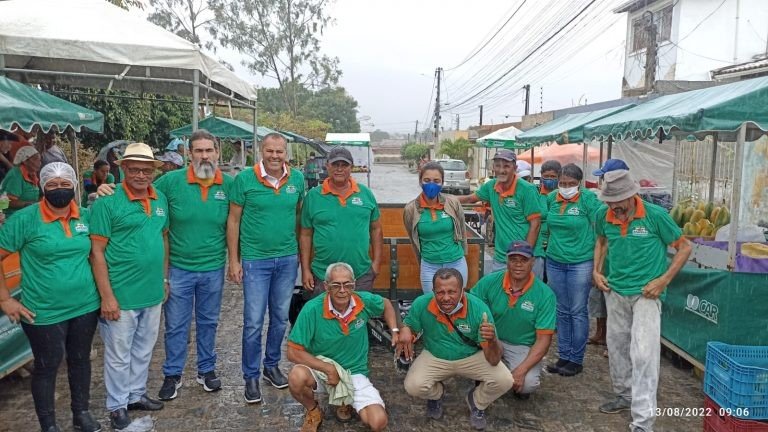 Reboque e fardamento são entregues pela Prefeitura de Alagoinhas durante a Feira da Agricultura Familiar