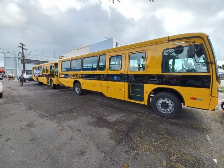Transporte escolar ganha reforço com a aquisição de quatro novos ônibus pela Prefeitura de Alagoinhas