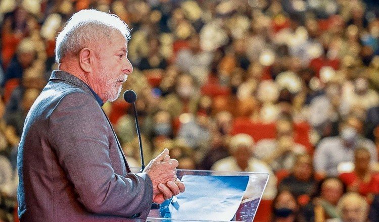 Datafolha: 54% acham Lula mais preparado que Bolsonaro para combater a pobreza