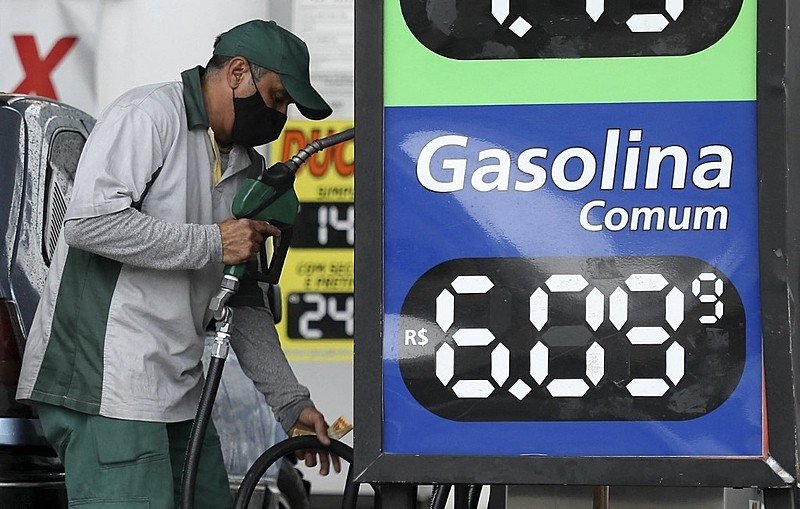 Governo pressiona e inclui em conselho da Petrobras membros reprovados pela própria empresa