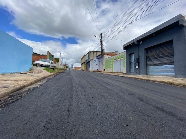 Rua Paraguaçu, na Vila Marçal, é beneficiada com obra de pavimentação