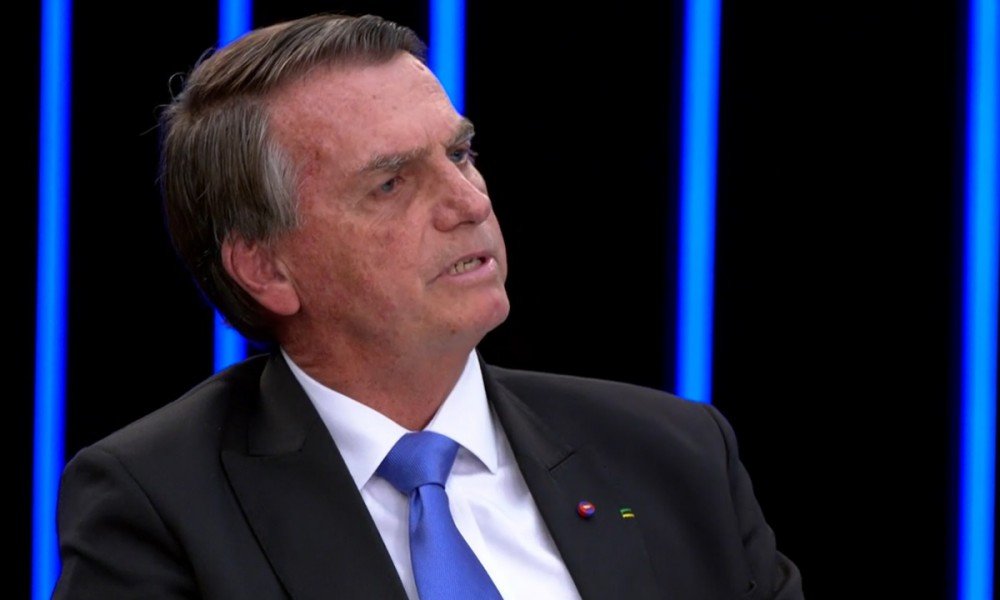 Bolsonaro repete mentira sobre urnas, diz que aceitará resultado das eleições 'desde que sejam limpas' e defende aliança com Centrão
