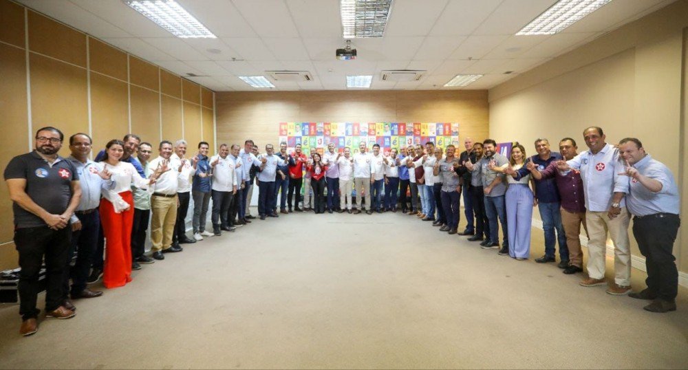 Mais 100 prefeitos e prefeitas se reúnem com Jerônimo e gravam vídeos de apoio