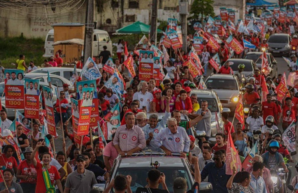 Megacarreata em Camaçari esquenta campanha de Jerônimo na Região Metropolitana de Salvador