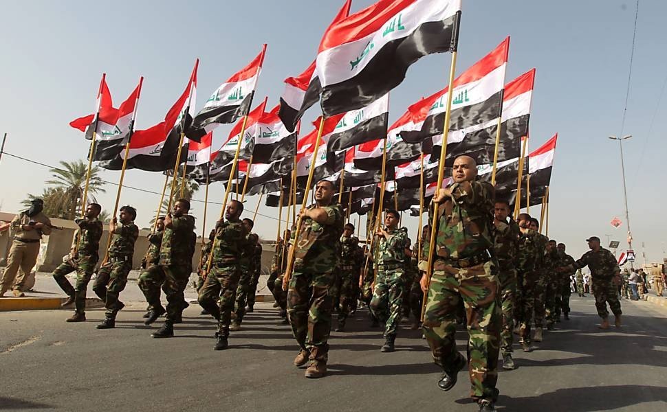 Forças iraquianas bombardeiam posições do EI na Síria