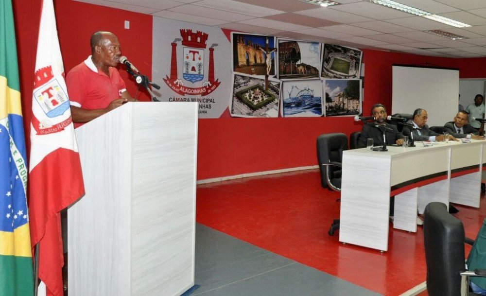 Associação de trabalhadores ocupa tribuna popular da CMA